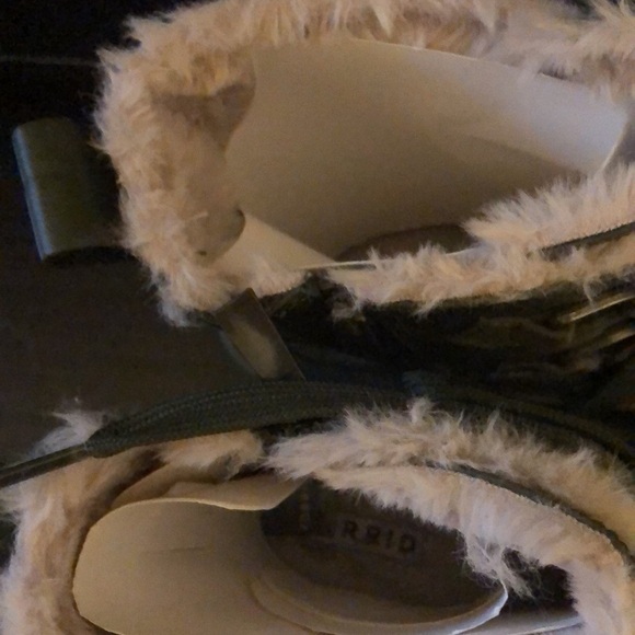 Winter Boots - Picture 2 of 4